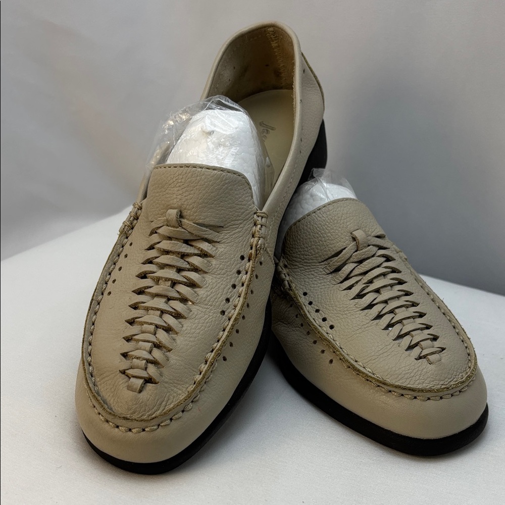 Jasmin East Women’s Sz8 Cream Leather Woven Flex and Comfort Loafers